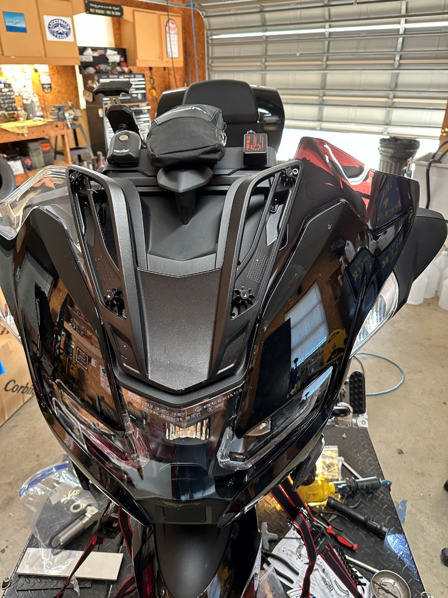Front  Replacing Clear handguard windshields Left side black the right side original clear.jpg